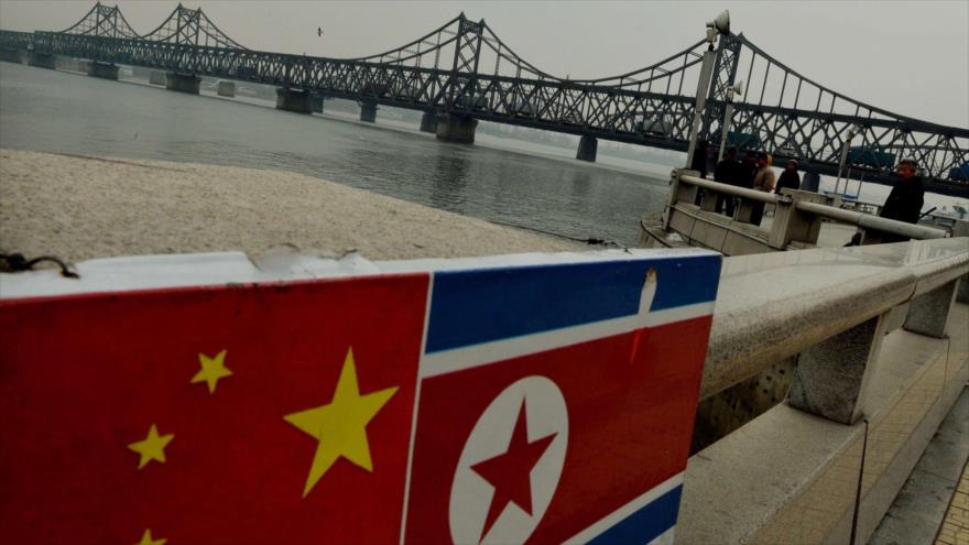 El puente que une Corea del Norte con la ciudad china de Dandong.