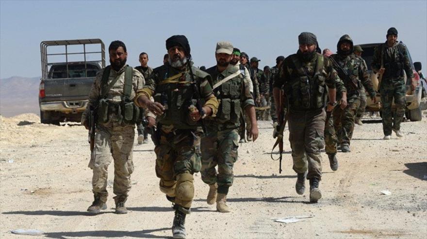 Soldados del Ejército sirio y combatientes de las fuerzas populares en Alepo.