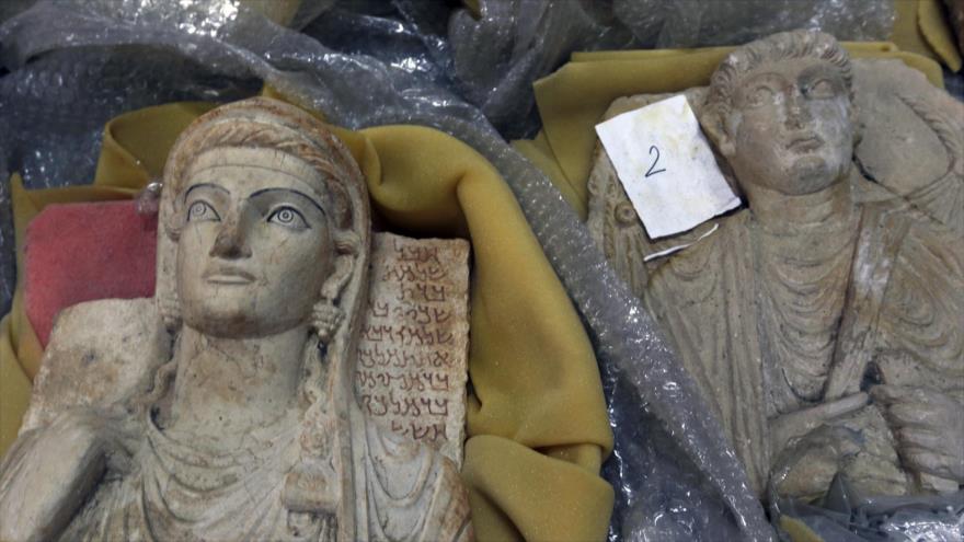 Dos estatuas antiguas en Siria
