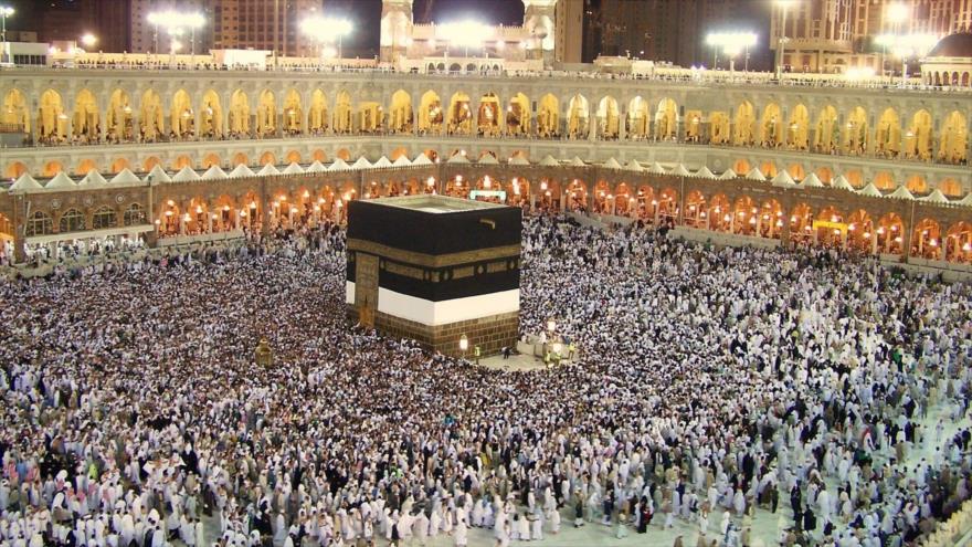Musulmanes realizan rituales de Hach en la ciudad santa La Meca, en Arabia Saudí.