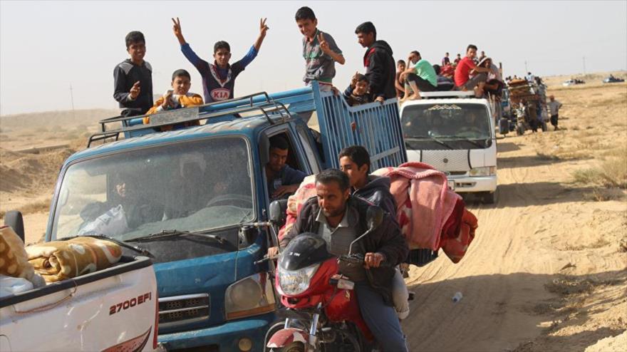 Familias iraquíes regresan a sus casas liberdas de Daesh en la provincia de Al-Anbar.