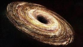 Hallan agujero negro 17.000 millones de veces más grande que el Sol