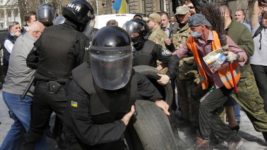 Ucranianos se manifiestan contra la corrupción | HISPANTV