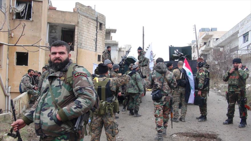 Fuerzas del Ejército de Siria celebran su victoria en la liberación de la ciudad de Salma, en la provincia noroccidental de Latakia, enero de 2016.