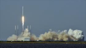 Video: Cohete Falcon 9 envía cápsula a EEI y aterriza verticalmente en océano