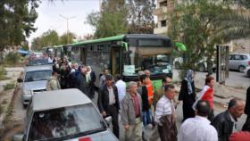 Decenas de sirios regresan a Palmira, ya libre de terroristas 