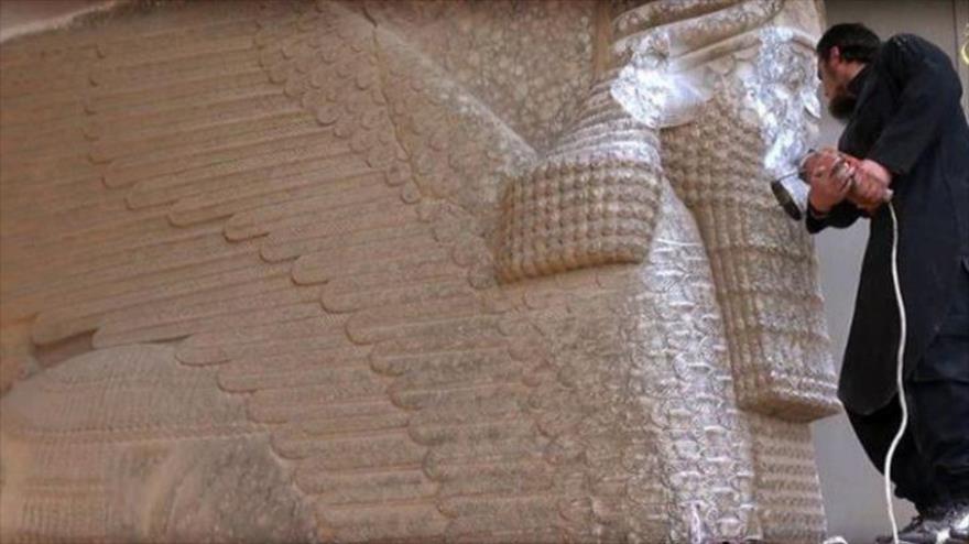 Daesh destruye una puerta antigua del siglo VII a.C. en Irak | HISPANTV