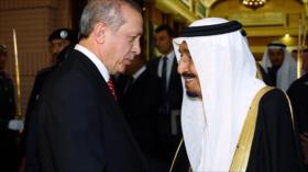 Erdogan otorga medalla a rey saudí por “sus esfuerzos por la paz”