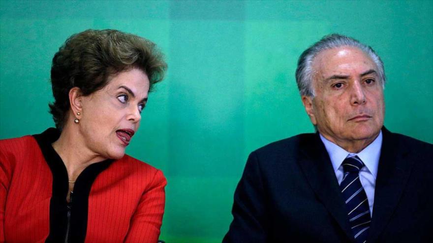 La presidenta de Brasil, Dilma Rousseff (izda.), y su vicepresidente, Michel Temer.