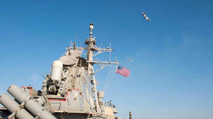 Video: Cazas rusos ‘rozan’ a un destructor de EEUU en el Báltico