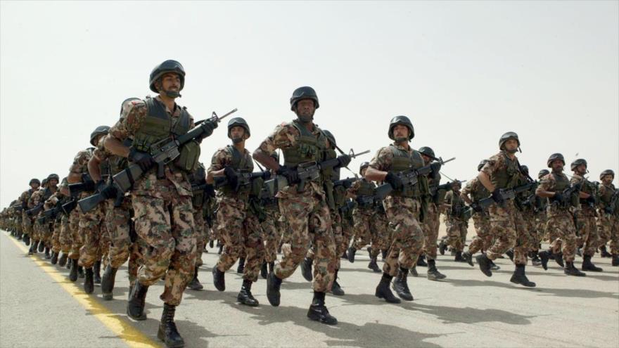 Efectivos de las Fuerzas Armadas de Jordania durante un desfile militar.