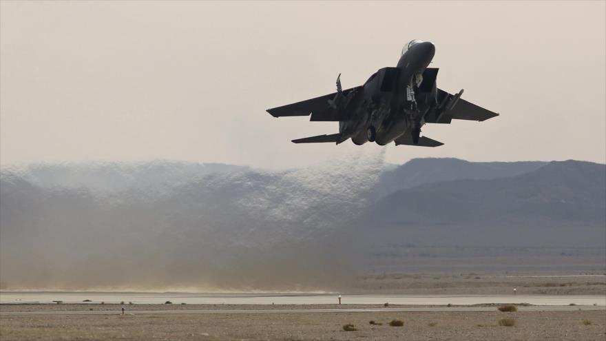 Un caza F-15 BI52 griego despega desde la base aérea de Ovda, en los territorios palestinos ocupados.