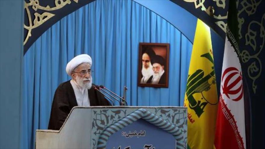 Ayatolá Ahmad Yanati, Imam del rezo del viernes de Teherán, durante su discurso pronunciado el 15 de abril de 2016.