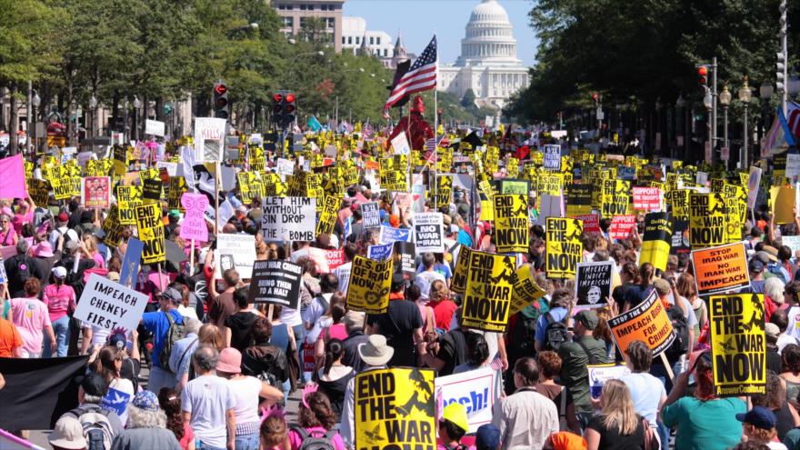 Una manifestación de los estadounidenses en protesta por las políticas militares del presidente Barack Obama.