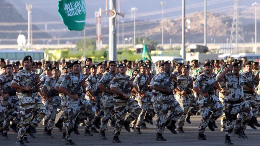 Fuerzas Armadas saudíes durante un desfile militar.