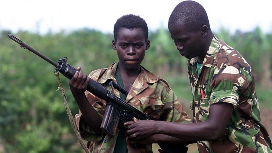 Niño soldado en conflictos militares en Sierra Leona.