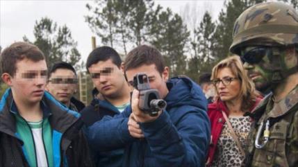 Palestina protesta por asimilar kufiya con enemigo en España