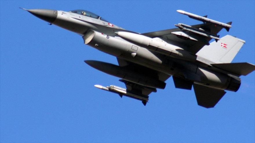 Cazabombardero F-16 de las fuerzas aéreas de Dinamarca.