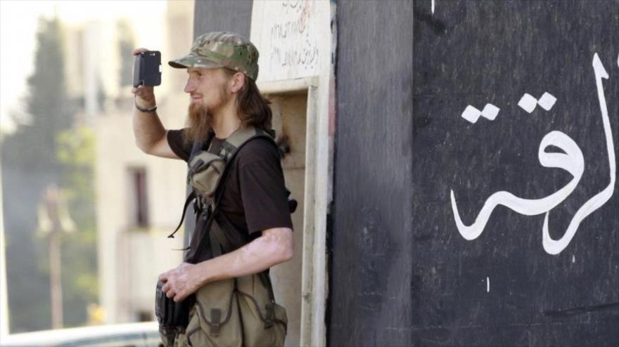 Un integrante del grupo terrorista EIIL (Daesh, en árabe).