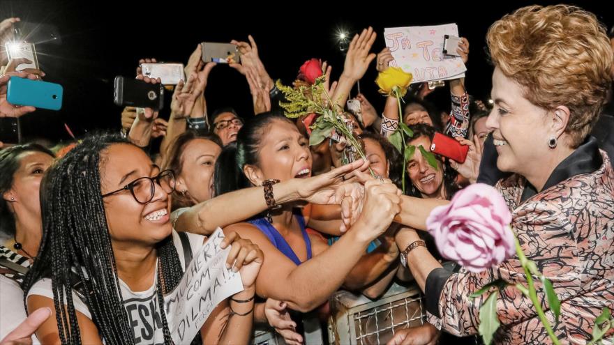 Rousseff a sus simpatizantes: Tengo el ‘alma lavada’
