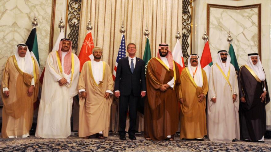 Titulares de Defensa de los Estados del Consejo de Cooperación del Golfo, EE.UU., durante una reunión en Riad, capital saudí, 20 de abril de 2016. 