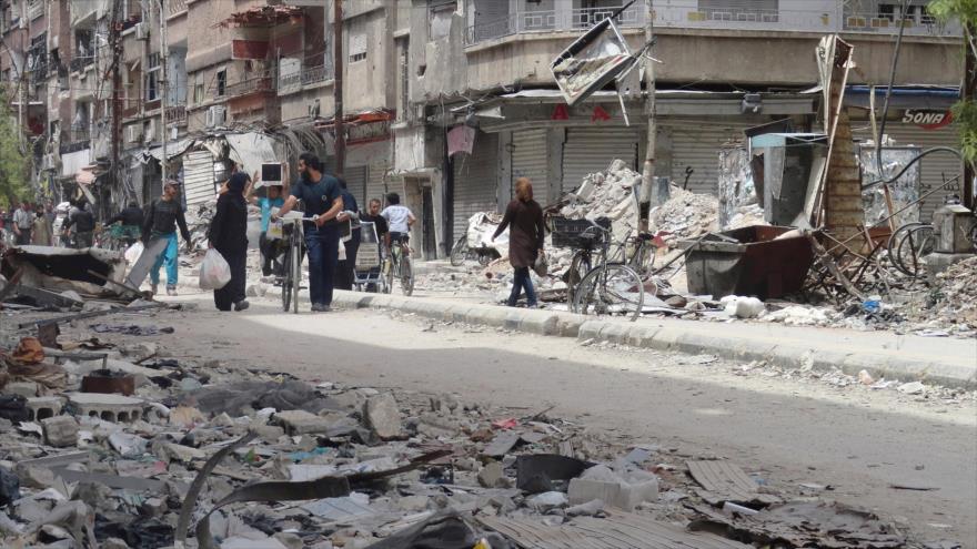 Refugiados palestinos en el campamento de refugiados Al-Yarmuk, ubicado en los alrededores de la capital siria, Damasco.