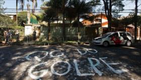Brasileños protestan frente a la casa de Temer y le acusan de 
