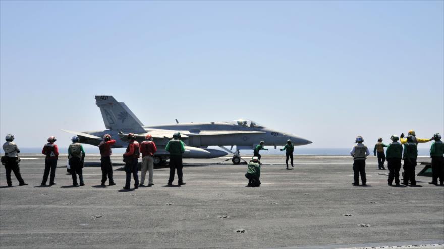 Un avión de guerra estadounidense antes de despegar para realizar un bombardeo en Irak.