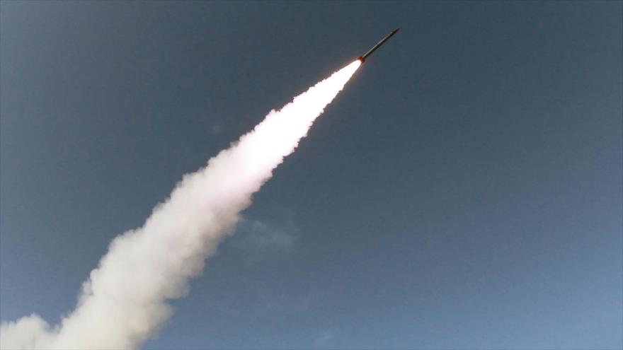 Foto publicada por la agencia oficial norcoreana KCNA muestra el lanzamiento de un misil por parte de Pyongyang.