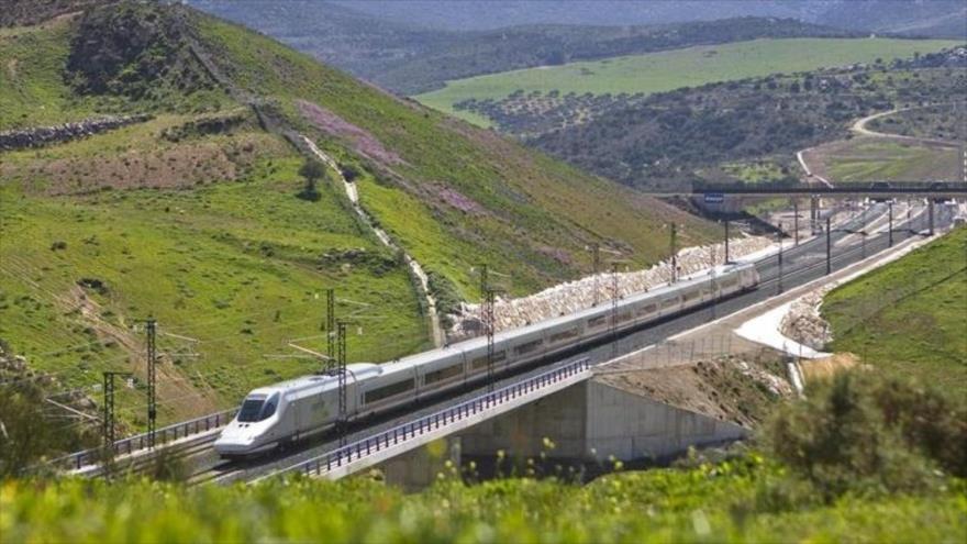 Tren AVE Málaga-MAdrid turismo ferroviario vías ferrocarril