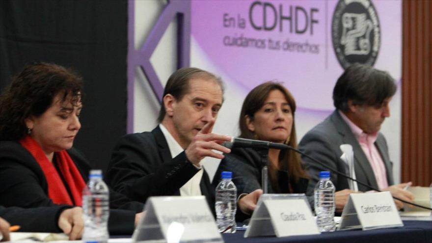 Expertos del Grupo Interdisciplinario de Expertos Independientes durante una conferencia de prensa para dar a conocer los resultados de la investigación de la desaparición de los 43 normalistas. 