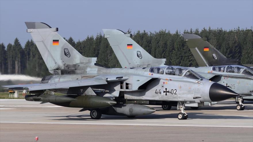 Cazabombarderos Panavia Tornado de la Aviación alemana en una base aérea de dicho país.
