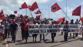 Miles de brasileños marchan en apoyo a Rousseff y contra el impeachment