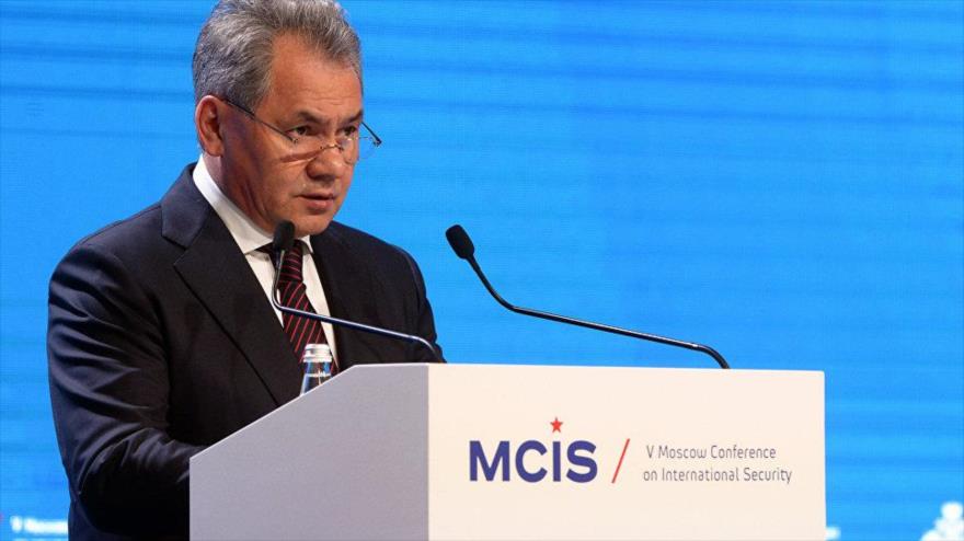 El ministro de Defensa de Rusia, Serguei Shoigu, ofrece discurso durante la V Conferencia Internacional de Seguridad (CIS), en Moscú (capital rusa), 27 de abril de 2016.