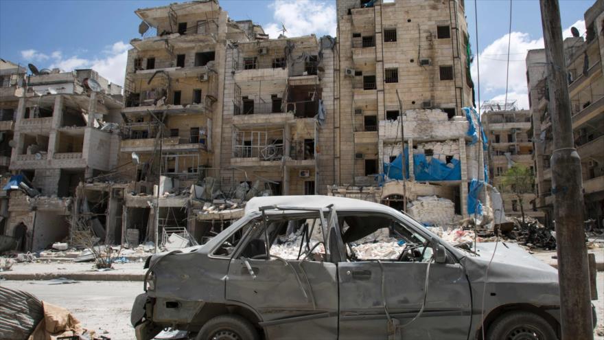 Ruinas dejadas por bombardeo contra el hospital de Al-Quds en la ciudad de Alepo, noroeste de Siria, 28 de abril de 2016.