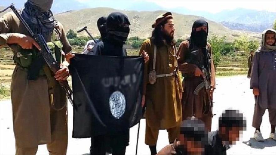 Terroristas del grupo extremista EIIL (Daesh, en árabe) ejecutan a dos civiles en Afganistán.