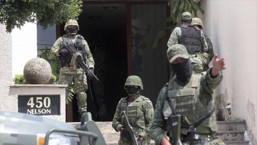 Miembros del Ejército mexicano durante una operación de captura de un delincuente, 4 de agosto de 2015.