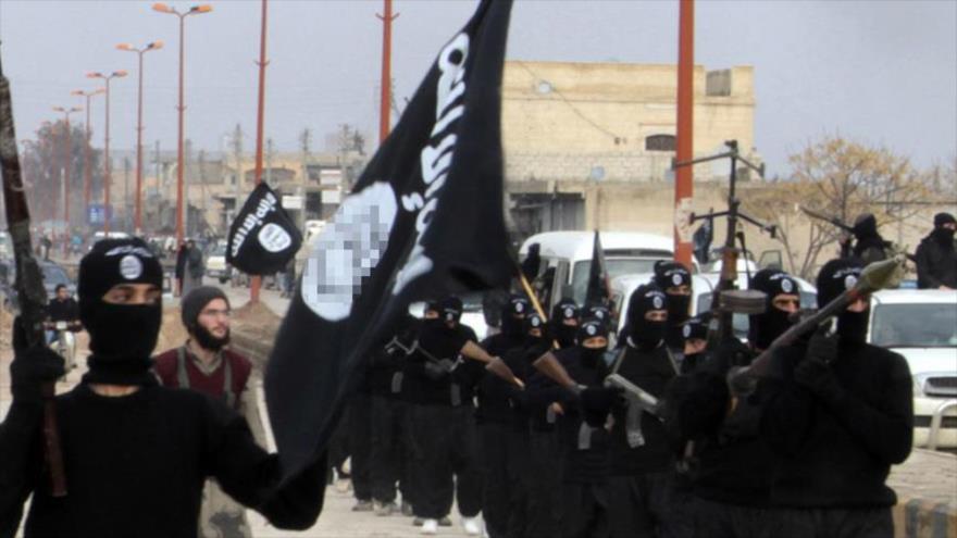 Integrantes del grupo takfirí EIIL (Daesh, en árabe).