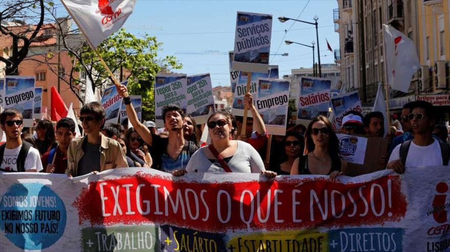 La Confederación General de los Trabajadores Portugueses (CGTP), la principal central sindical lusa, marcha en defensa de sus derechos laborales, 1 de mayo de 2016.