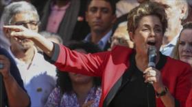 Rousseff a trabajadores: impeachment va contra logros laborales