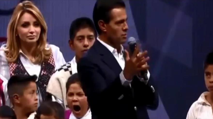 Niña bosteza en discurso de Peña Nieto y su imagen es boom