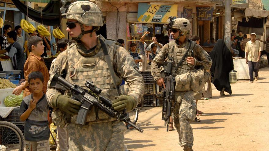 Soldados estadounidenses patrullan un distrito de Bagdad, capital de Irak.