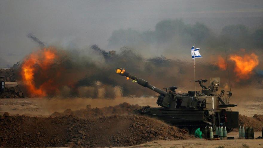 Artillería del ejército israelí desplegada cerca de la Franja de Gaza.