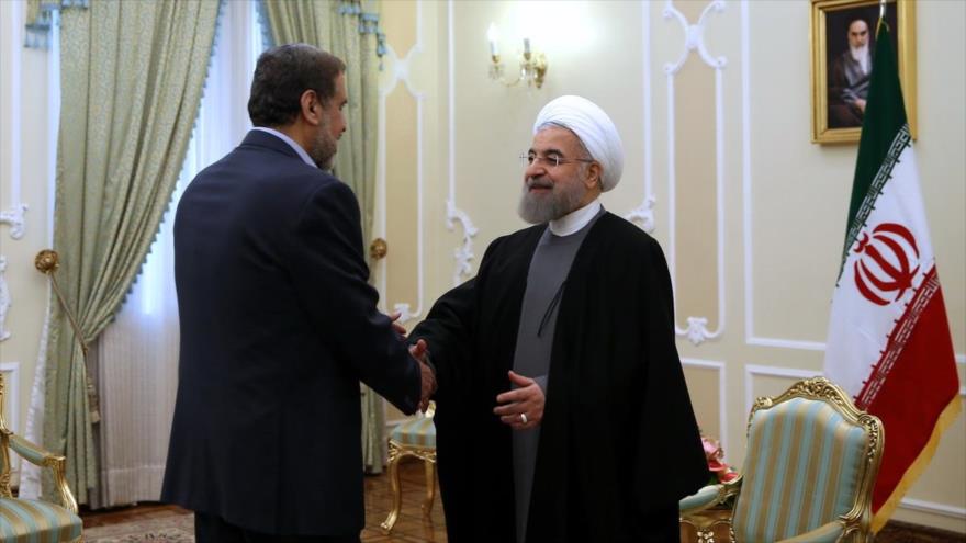 El presidente iraní, Hasan Rohani, recibe al secretario general del movimiento de la Yihad Islámica de Palestina, Ramadán Abdolá Shalah, 5 de mayo de 2016.