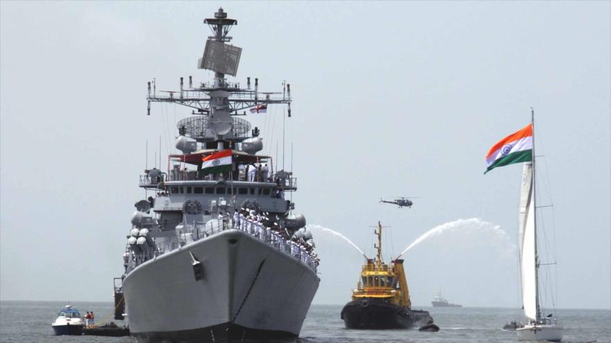 Un buque de guerra de las Fuerzas Navales indias.