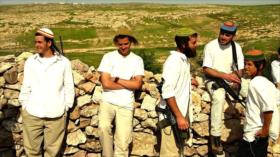 VIDEO: Colonos israelíes atacan a dos activistas palestinos en Cisjordania