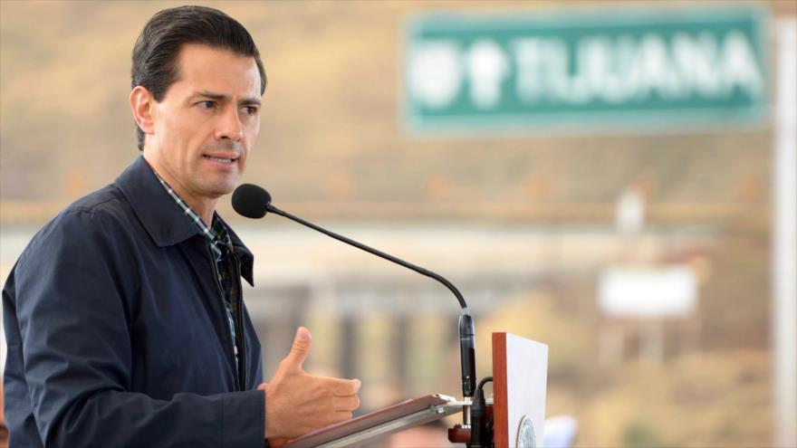 El presidente de México, Enrique Peña Nieto, ofrece un discurso durante entrega de obras en Baja California, 9 de mayo 2016.