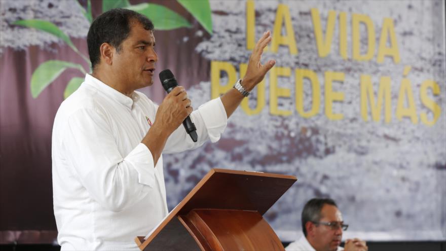 El presidente de Ecuador, Rafael Correa, durante la apertura de un plantel en Jaramijó y la inauguración del año lectivo en zonas afectadas por el terremoto, 9 de mayo de 2016.