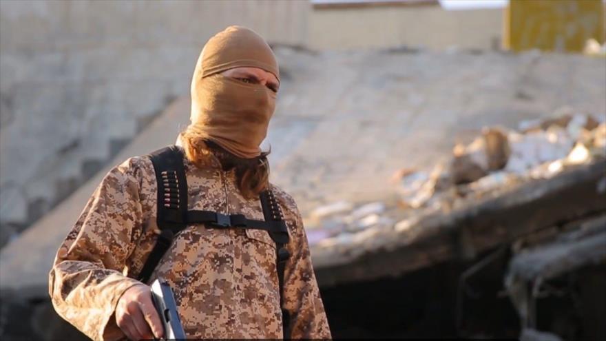 Un miembro del grupo terrorista takfirí EIIL (Daesh, en árabe).