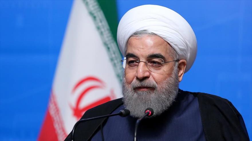 El presidente iraní, Hasan Rohani, ofrece un discurso en la reunión del Consejo Administrativo de la provincia suroriental de Kermán, 11 de mayo de 2016.